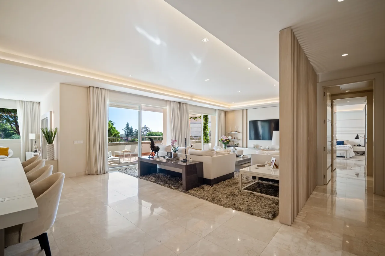 4-bedroom apartment in La Trinidad with gated community — image 4