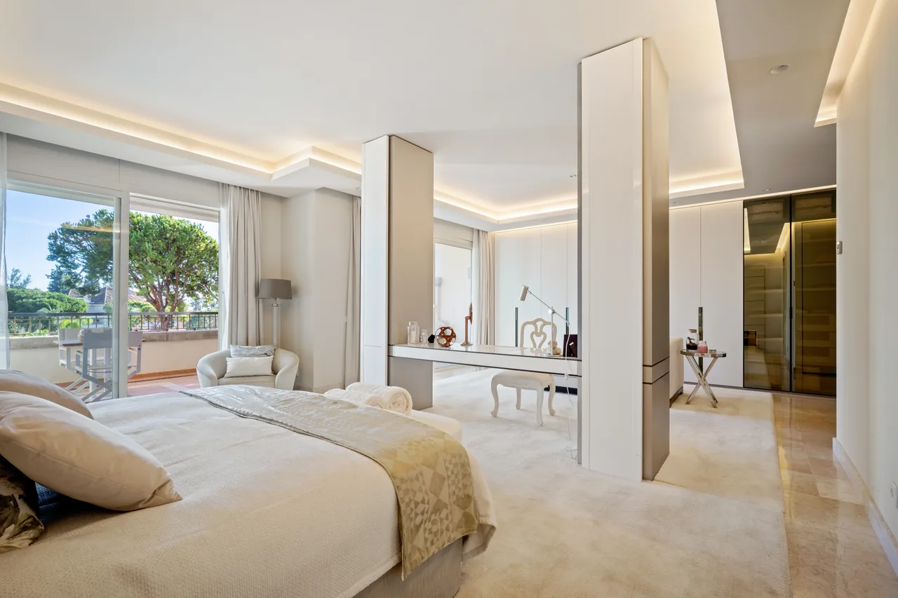 4-bedroom apartment in La Trinidad with gated community — image 10