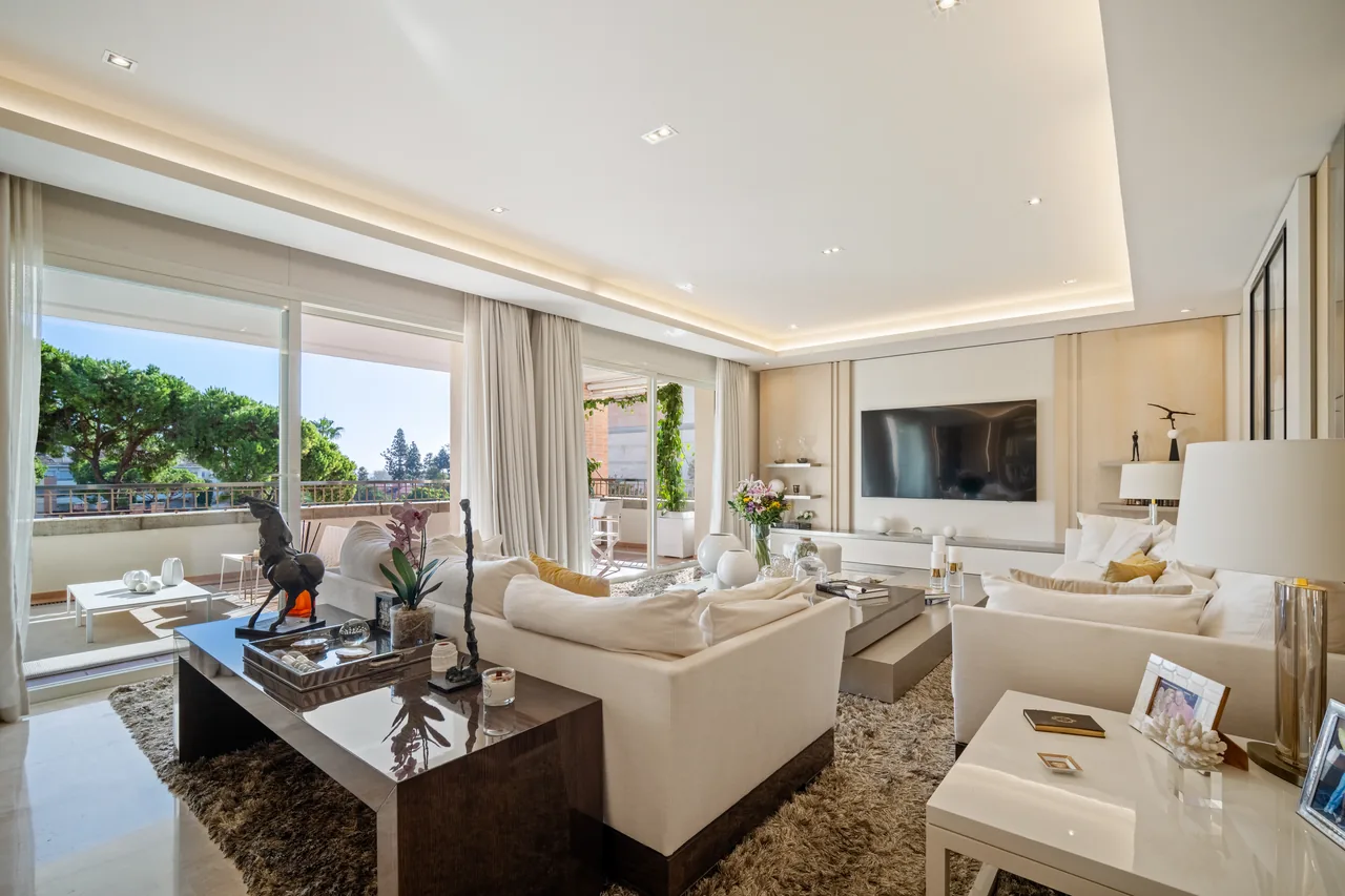 4-bedroom apartment in La Trinidad with gated community — image 11
