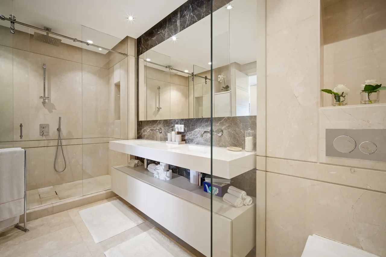 4-bedroom apartment in La Trinidad with gated community — image 17
