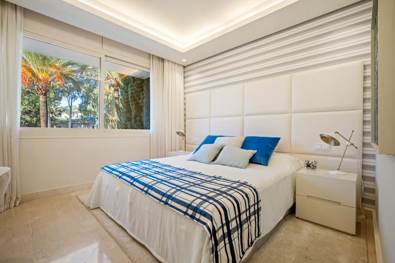 4-bedroom apartment in La Trinidad with gated community — image 20