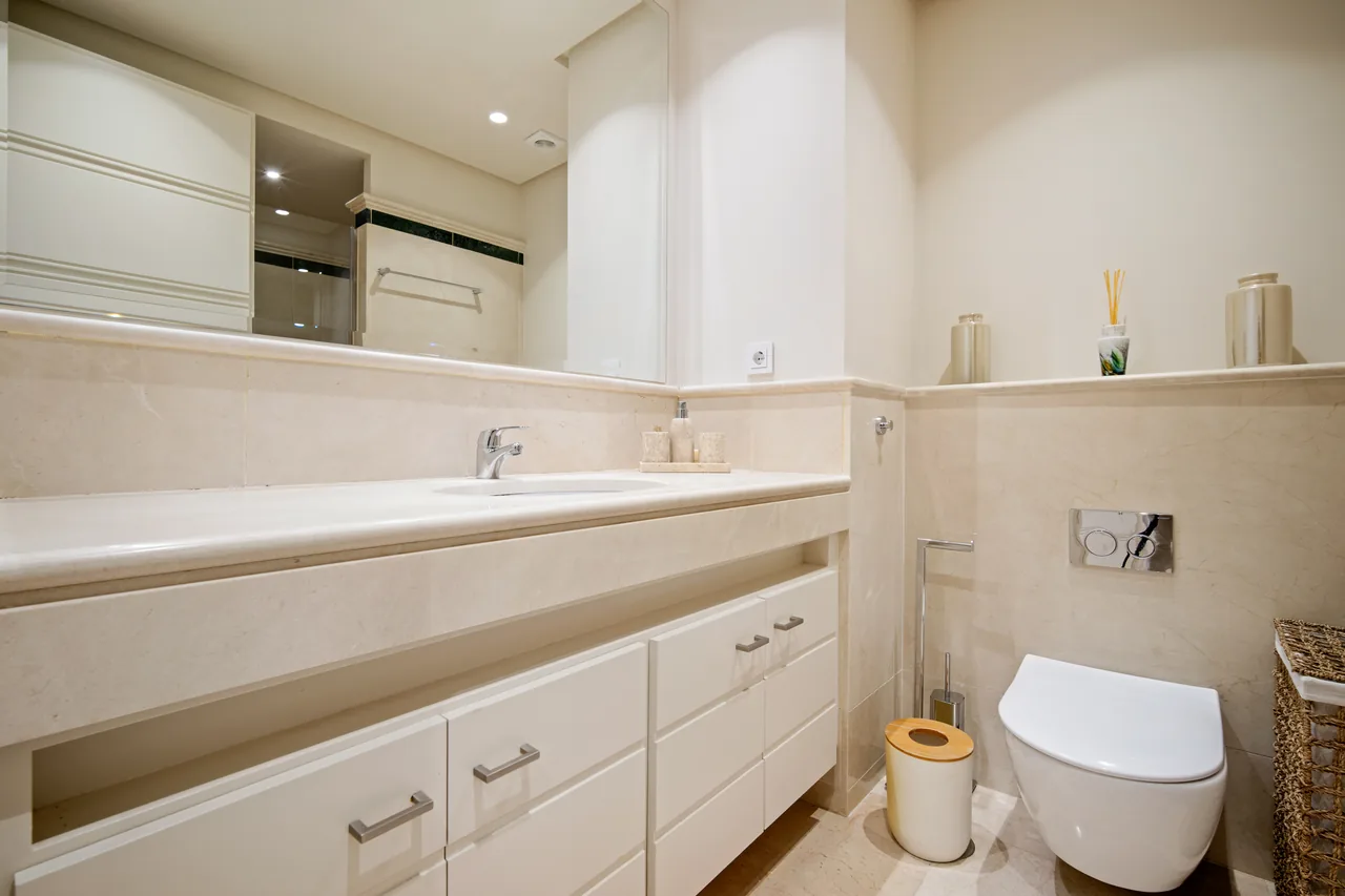 4-bedroom apartment in La Trinidad with gated community — image 23