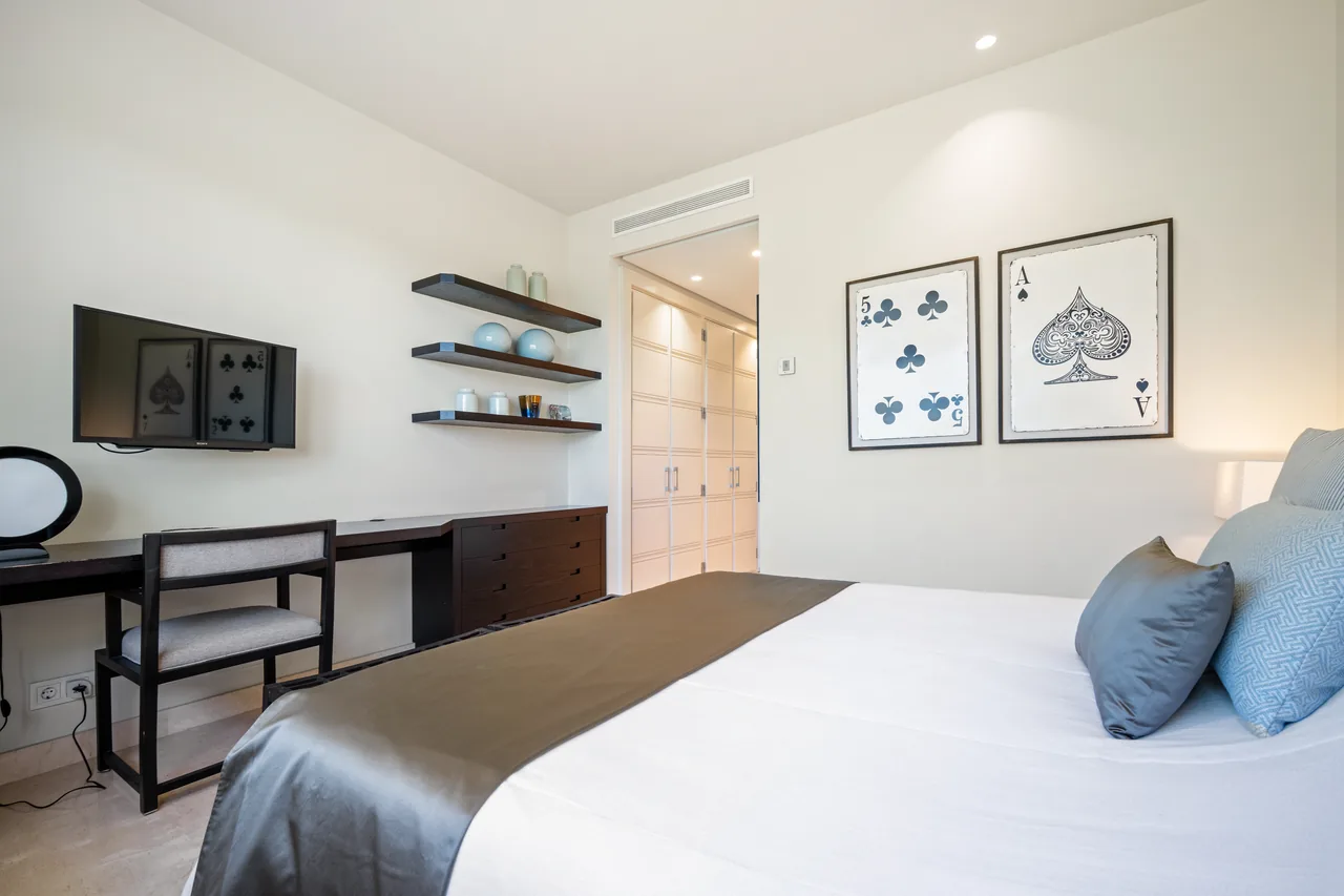 4-bedroom apartment in La Trinidad with gated community — image 27