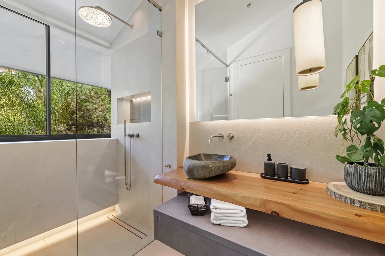 5-bedroom villa in Las Chapas with private pool and private garden — image 2