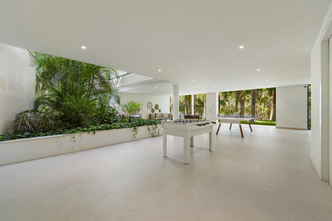 5-bedroom villa in Las Chapas with private pool and private garden — image 9