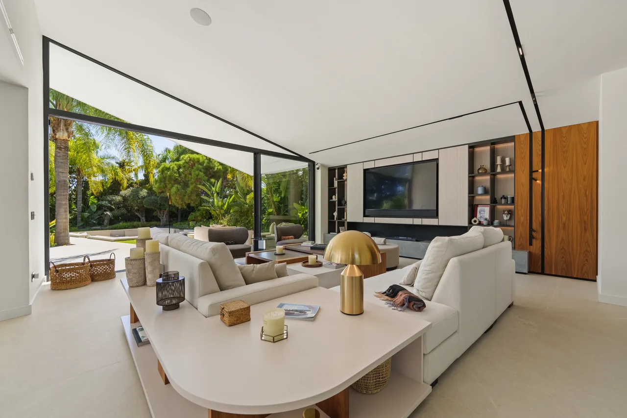 5-bedroom villa in Las Chapas with private pool and private garden — image 13