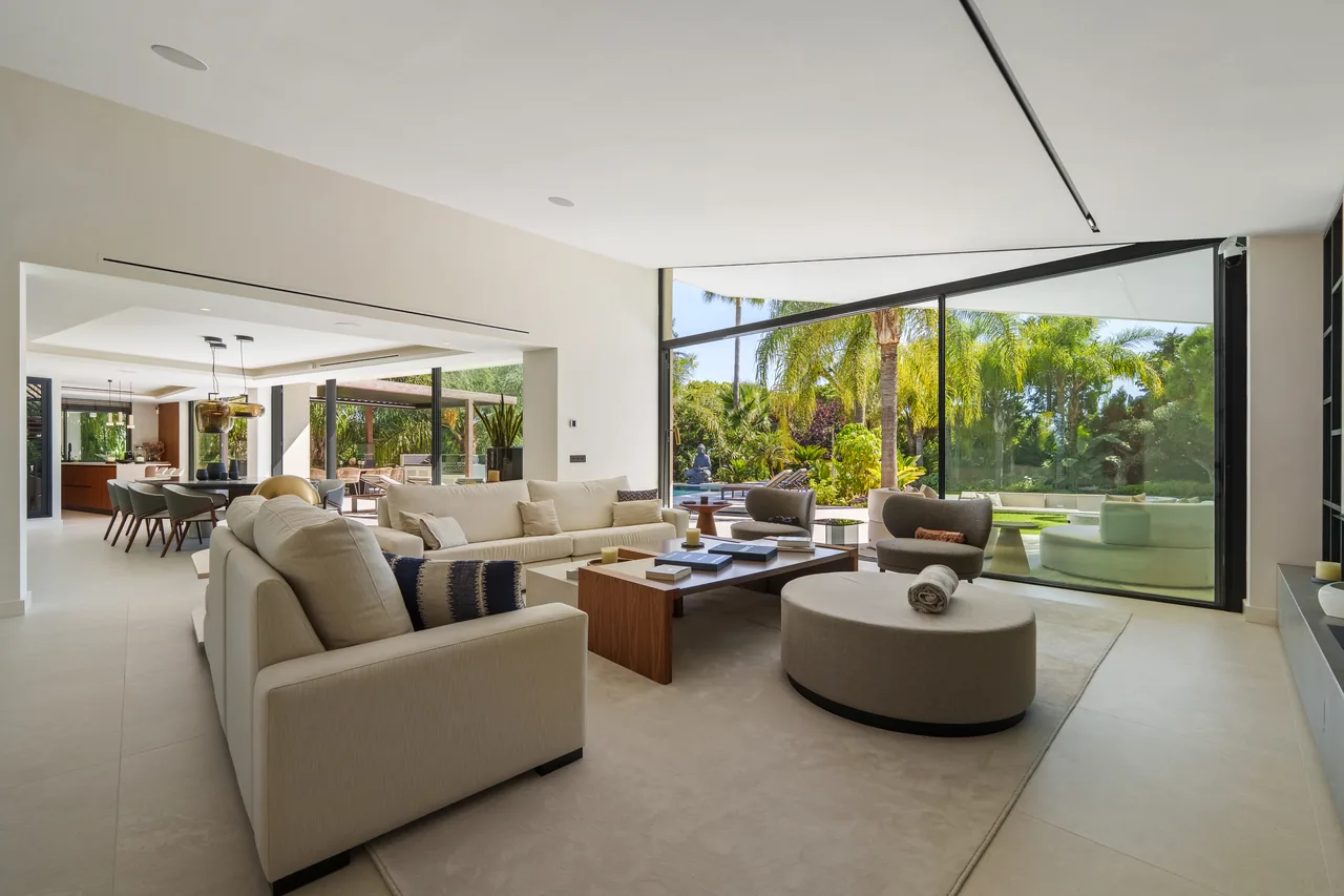 5-bedroom villa in Las Chapas with private pool and private garden — image 15