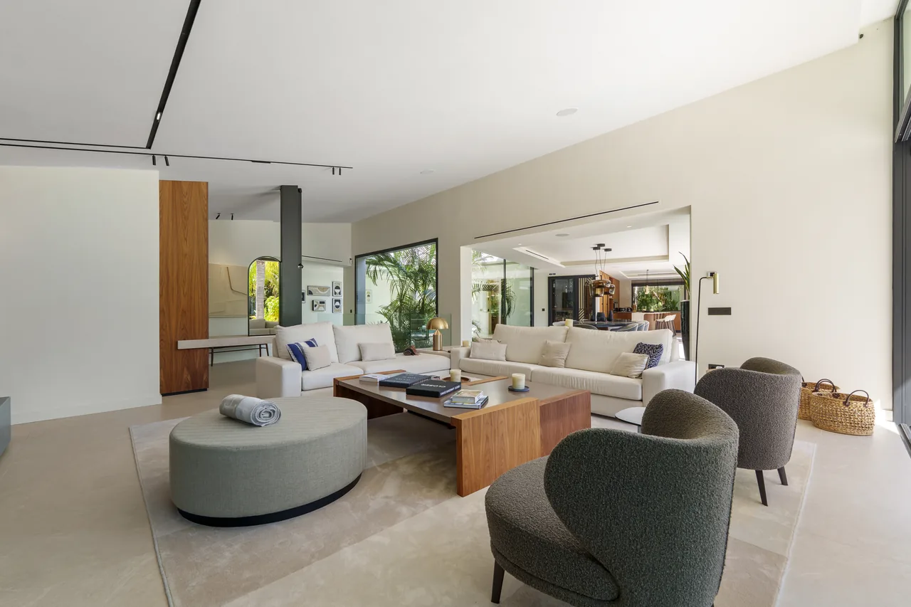 5-bedroom villa in Las Chapas with private pool and private garden — image 16