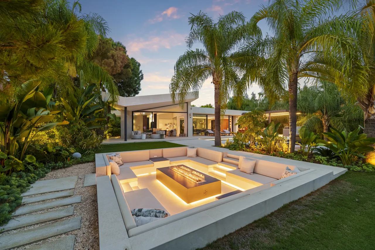 5-bedroom villa in Las Chapas with private pool and private garden — image 31