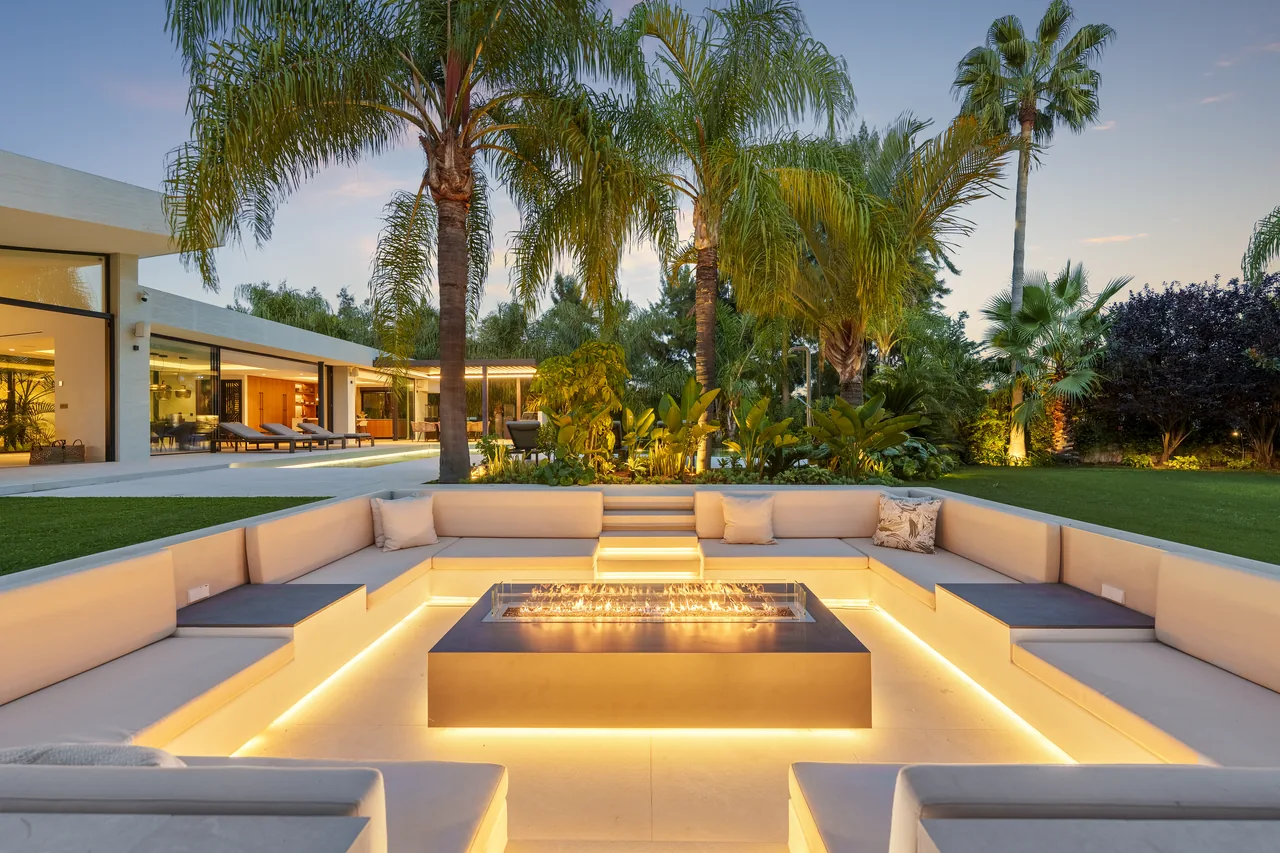 5-bedroom villa in Las Chapas with private pool and private garden — image 32