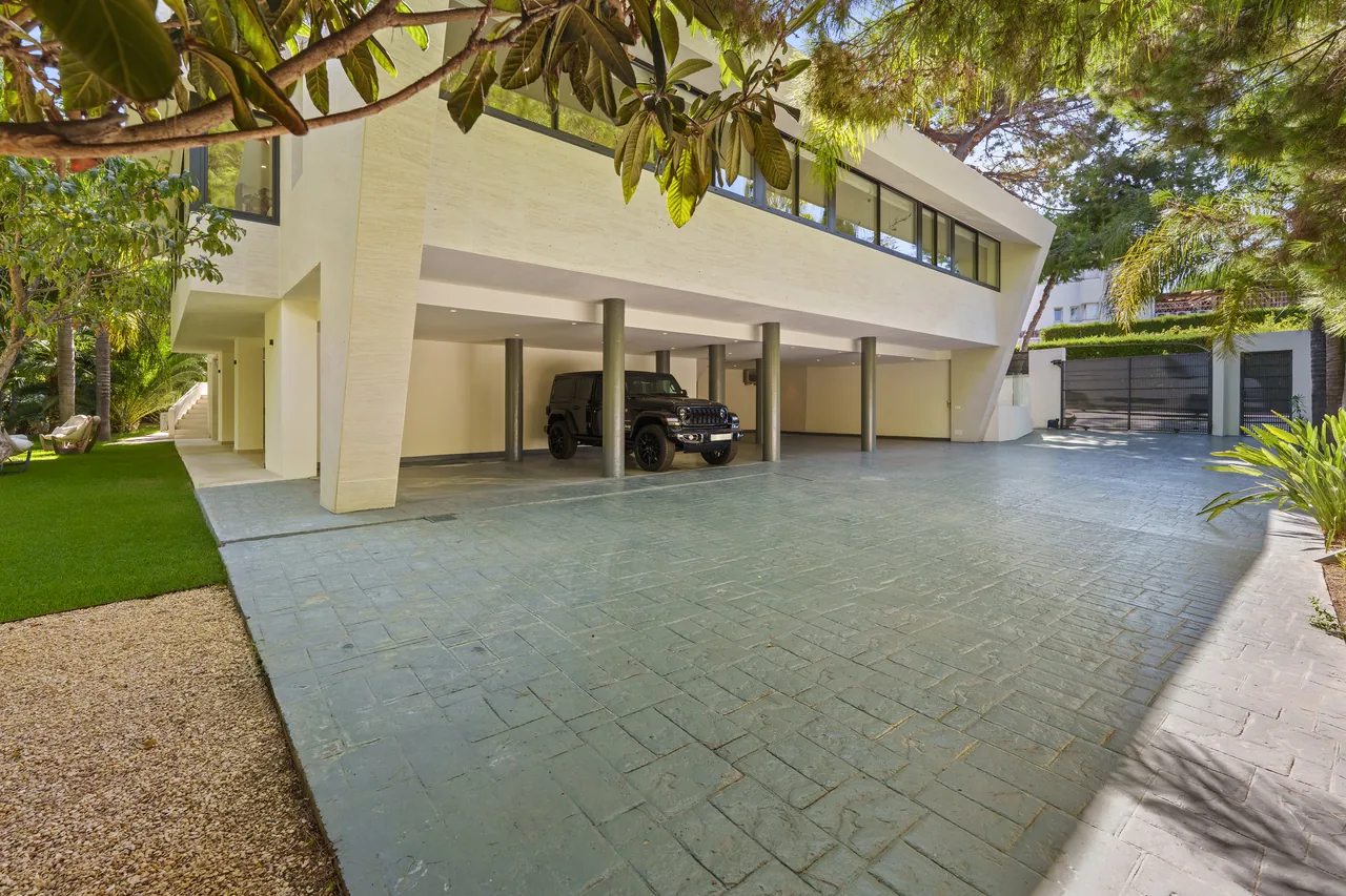 5-bedroom villa in Las Chapas with private pool and private garden — image 43