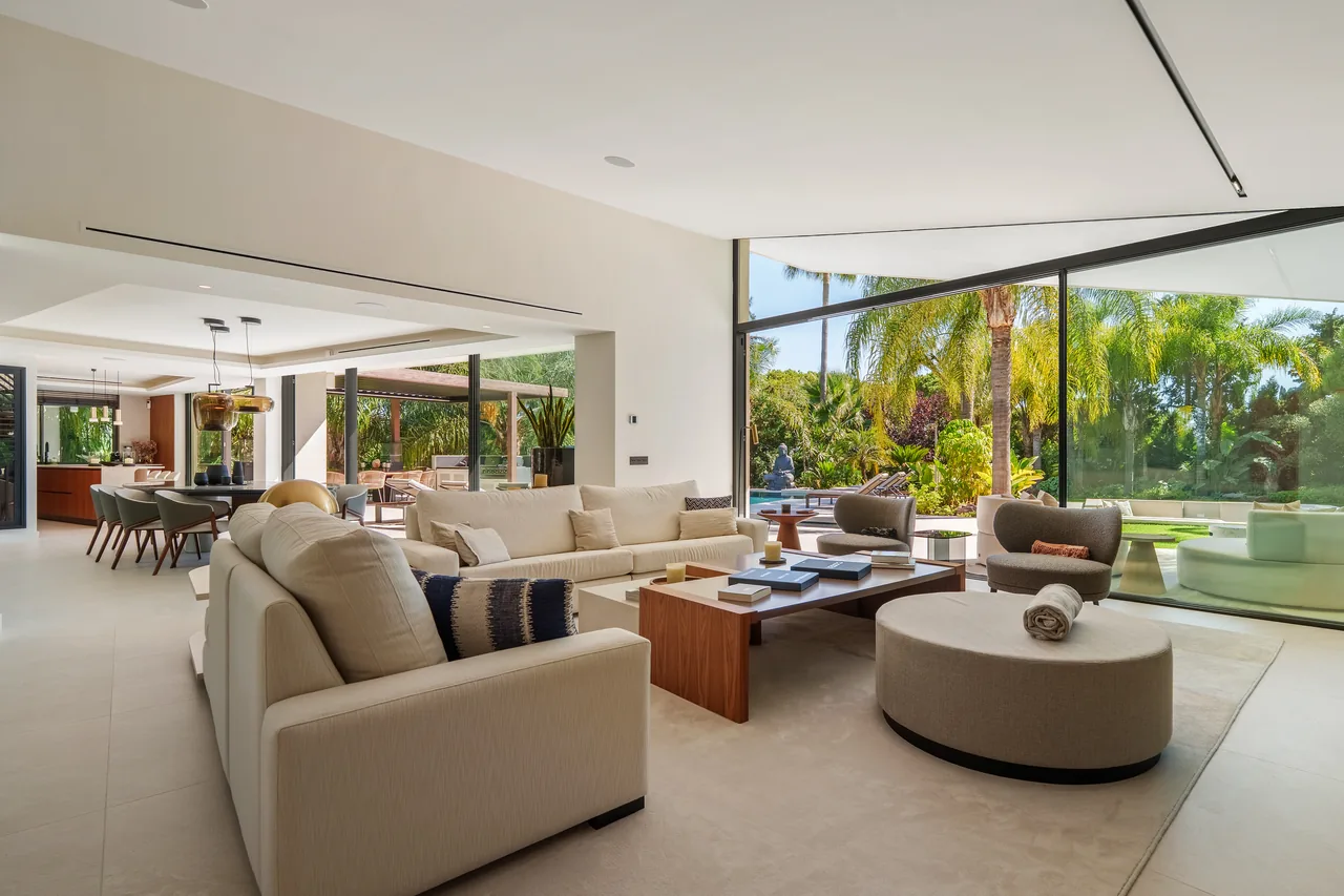 5-bedroom villa in Las Chapas with private pool and private garden — image 64