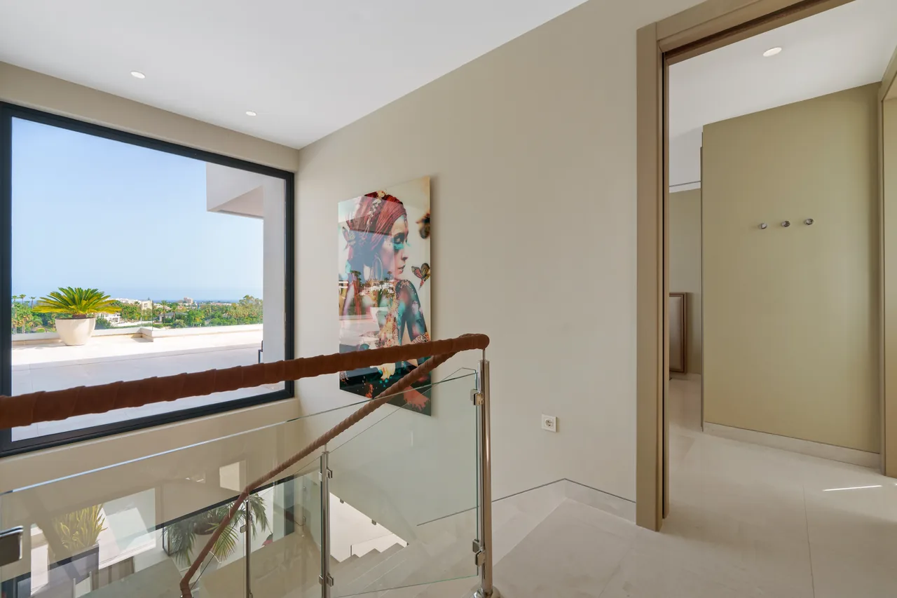 5-bedroom villa in Nueva Andalucía with golf setting and private pool — image 19