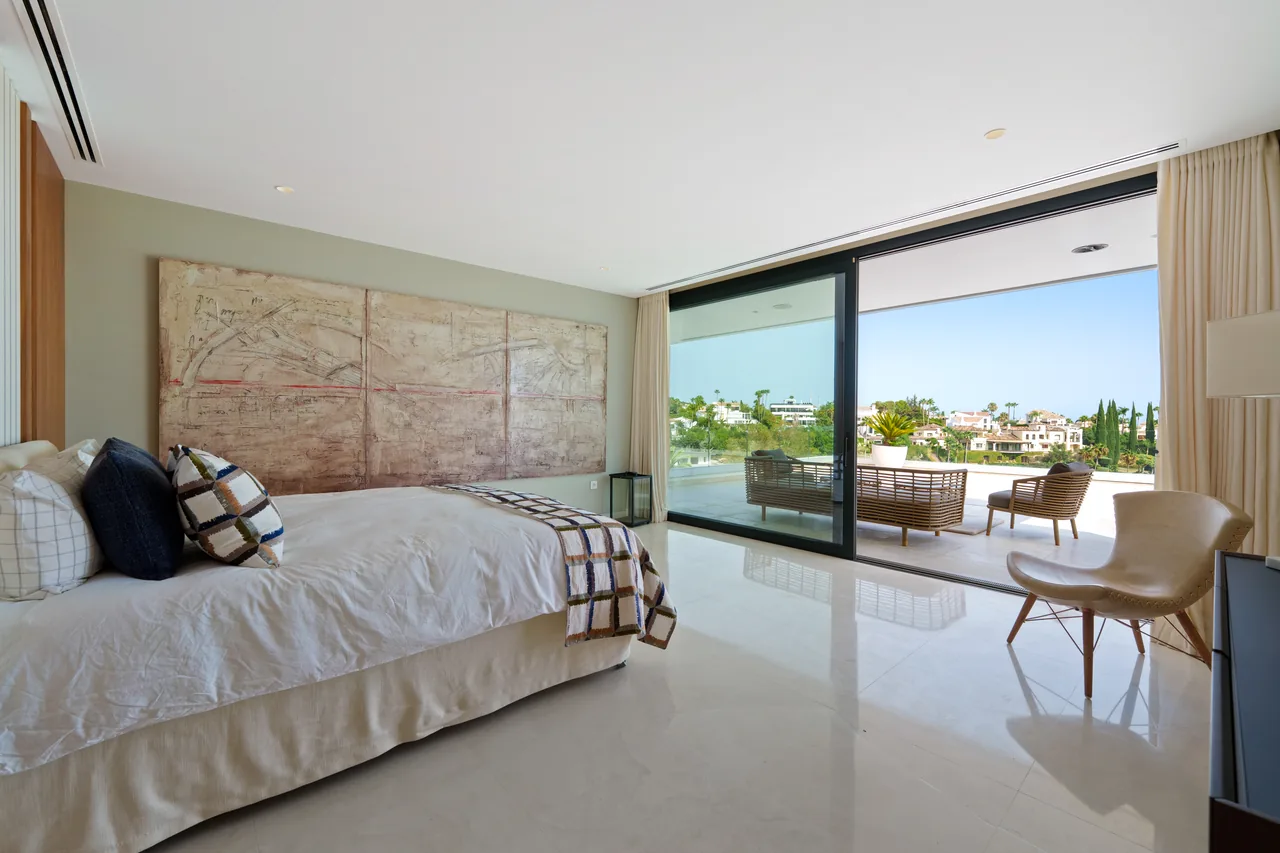5-bedroom villa in Nueva Andalucía with golf setting and private pool — image 20