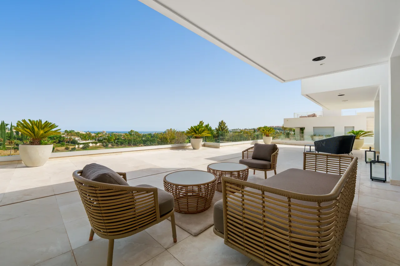 5-bedroom villa in Nueva Andalucía with golf setting and private pool — image 23