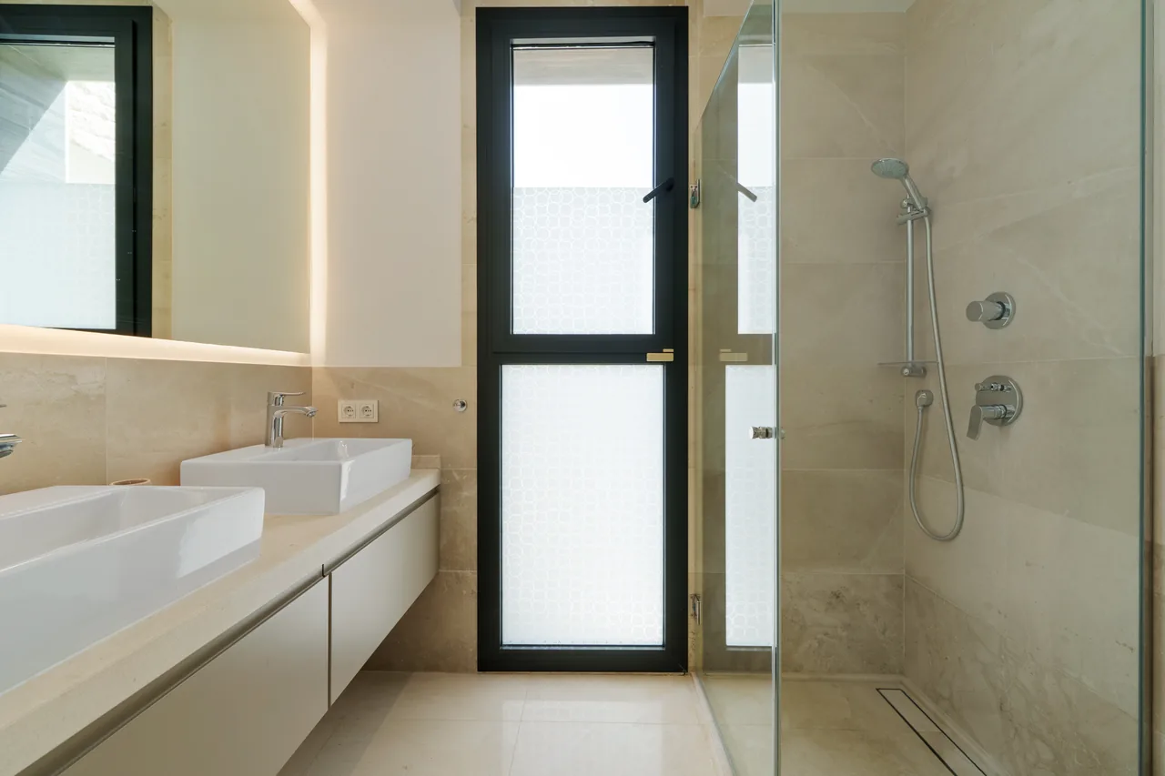 5-bedroom villa in Nueva Andalucía with golf setting and private pool — image 33