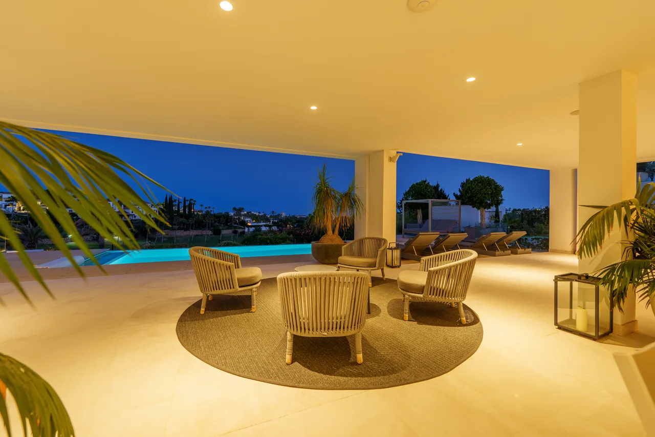 5-bedroom villa in Nueva Andalucía with golf setting and private pool — image 39