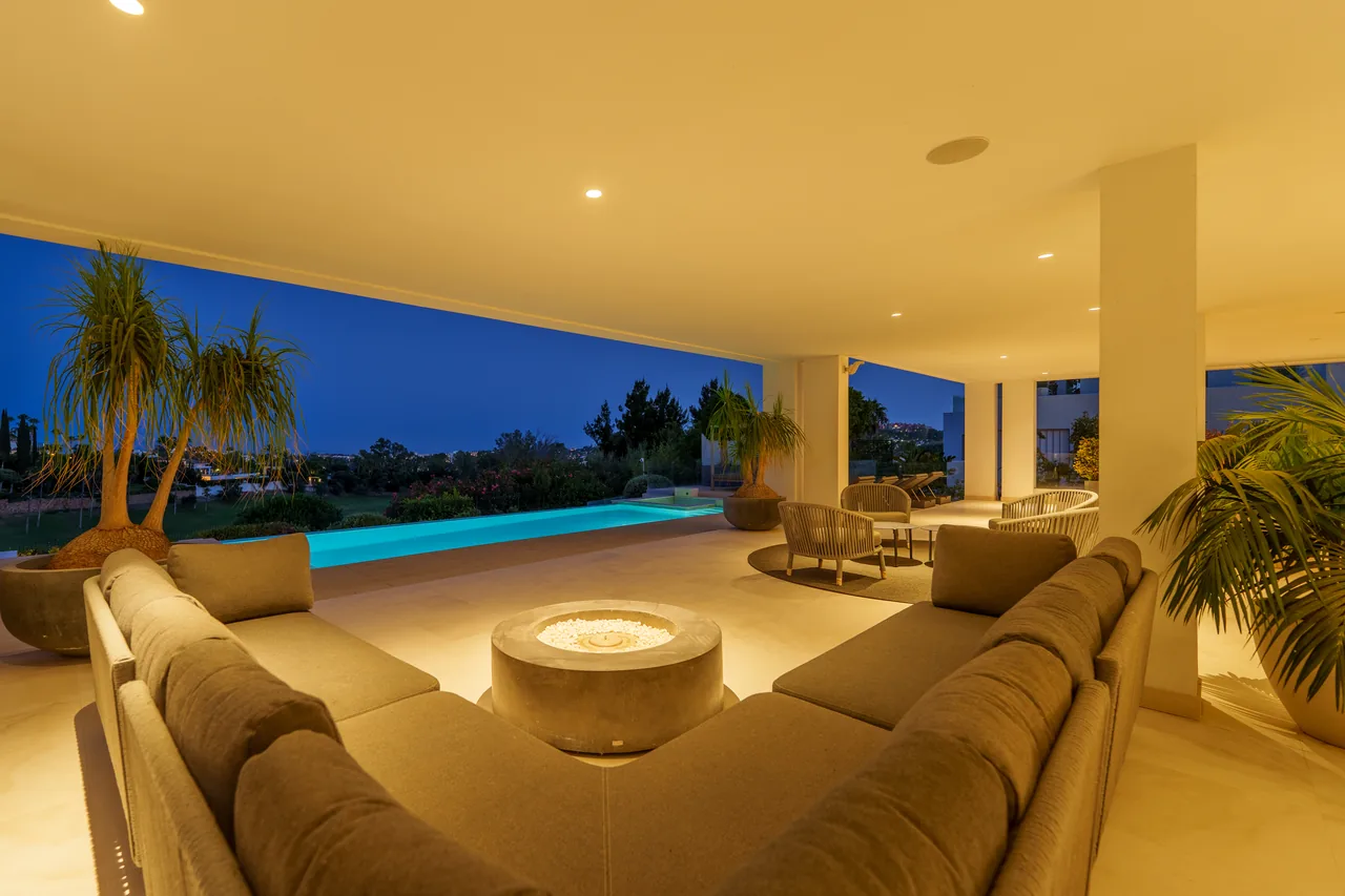 5-bedroom villa in Nueva Andalucía with golf setting and private pool — image 40