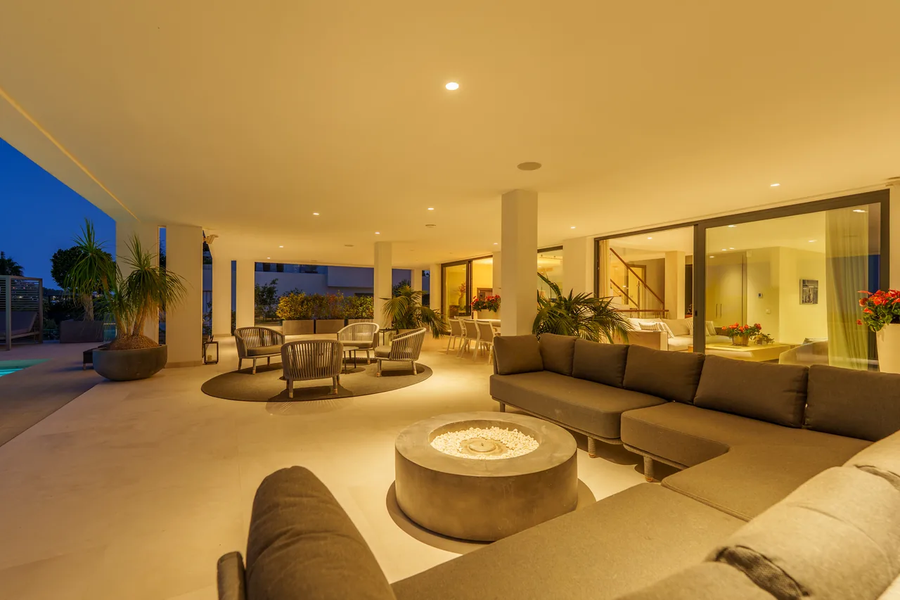 5-bedroom villa in Nueva Andalucía with golf setting and private pool — image 41