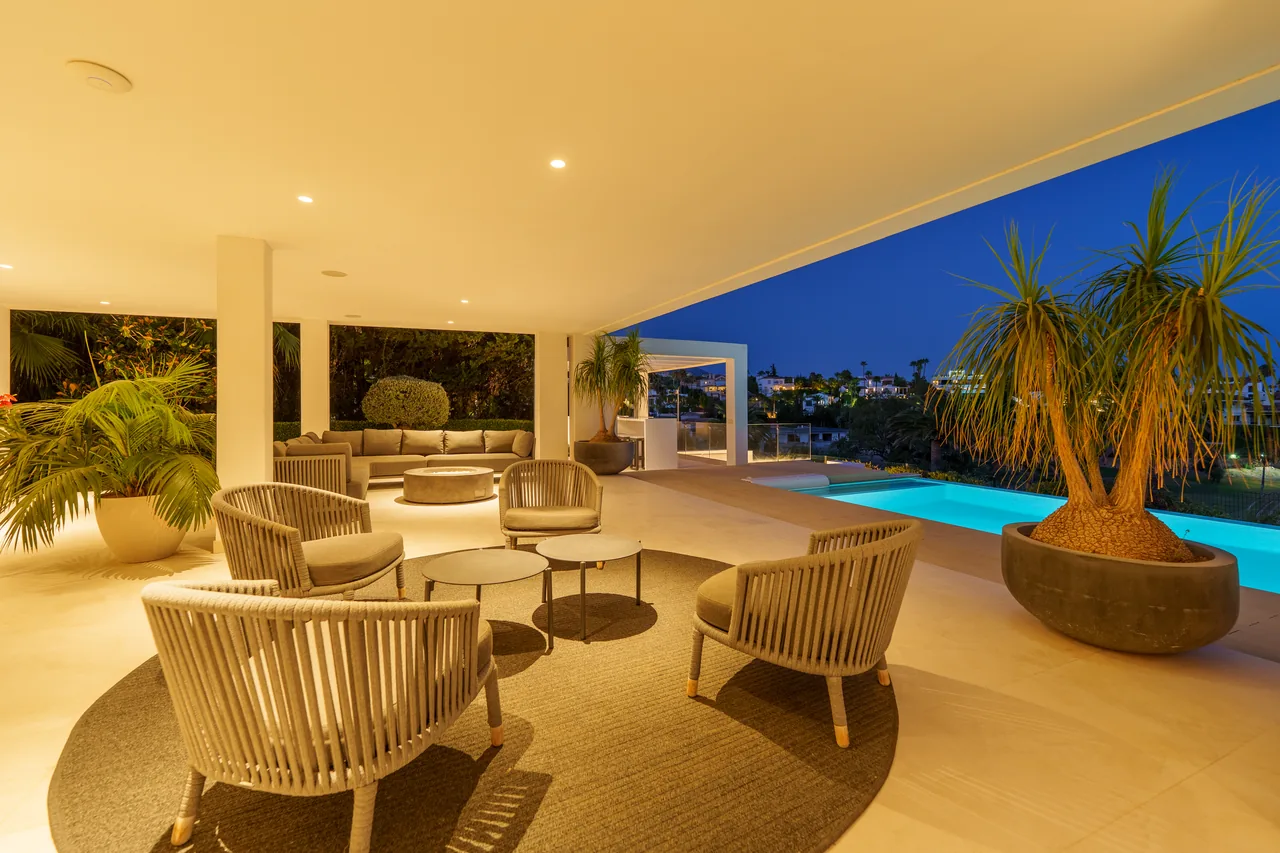 5-bedroom villa in Nueva Andalucía with golf setting and private pool — image 42