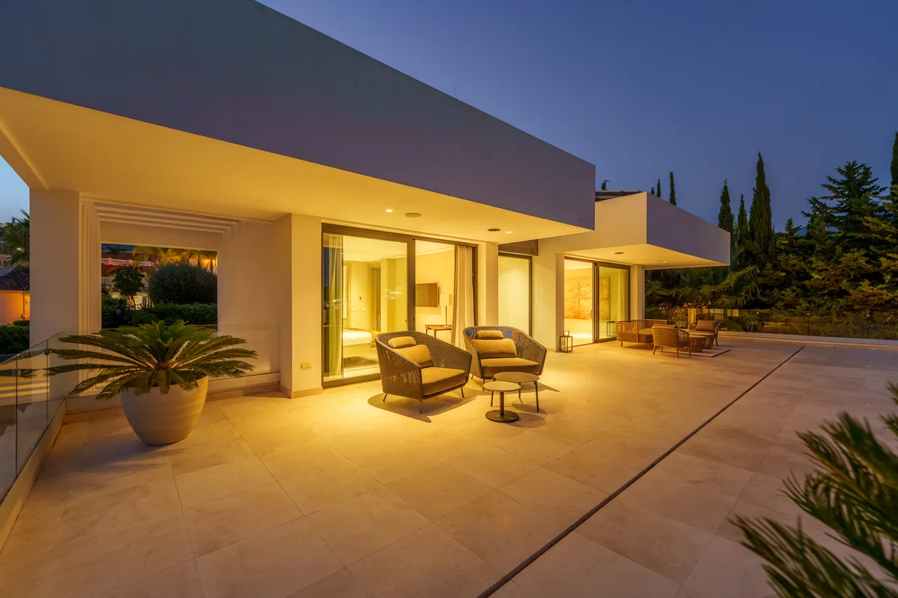 5-bedroom villa in Nueva Andalucía with golf setting and private pool — image 45