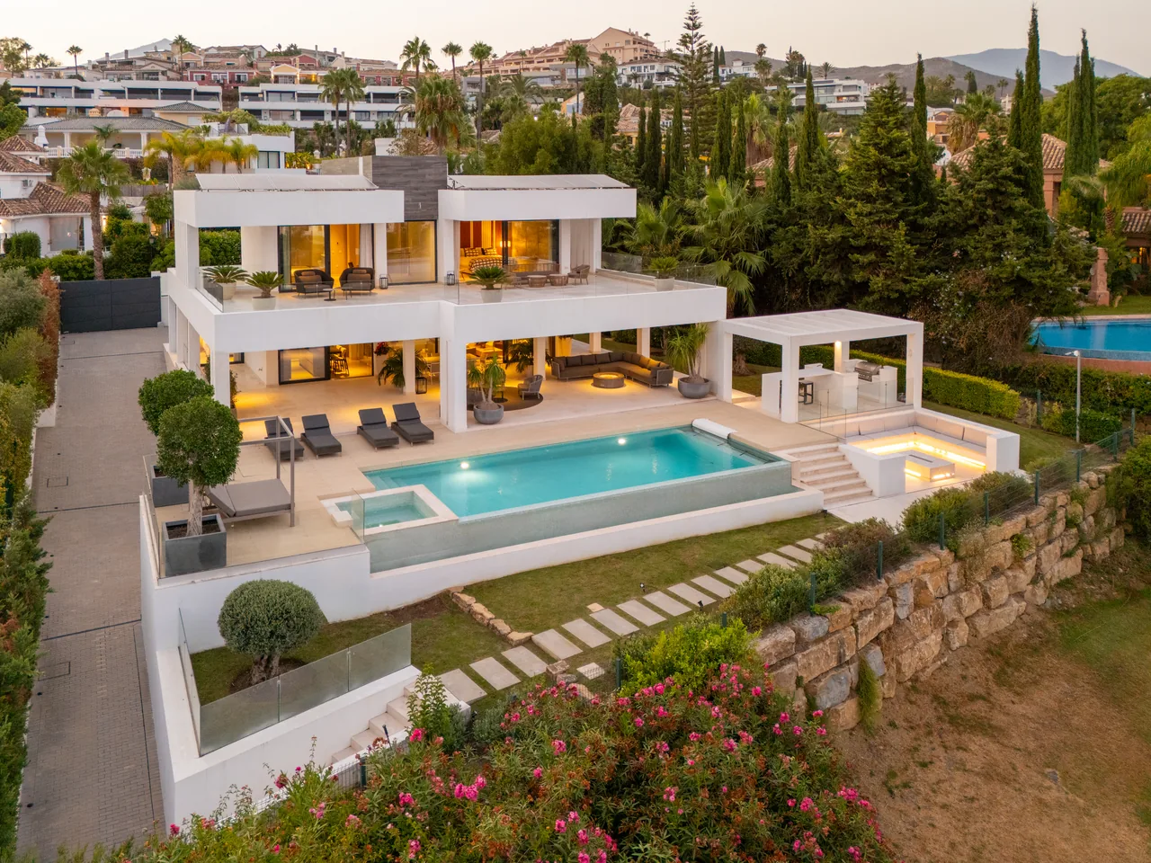 5-bedroom villa in Nueva Andalucía with golf setting and private pool — image 49