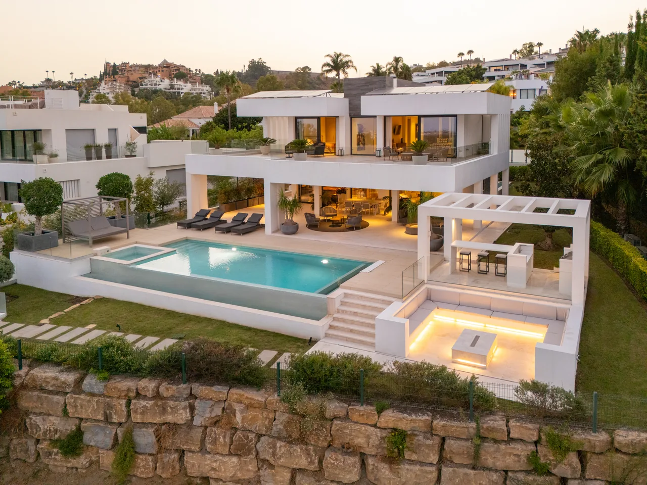 5-bedroom villa in Nueva Andalucía with golf setting and private pool — image 50