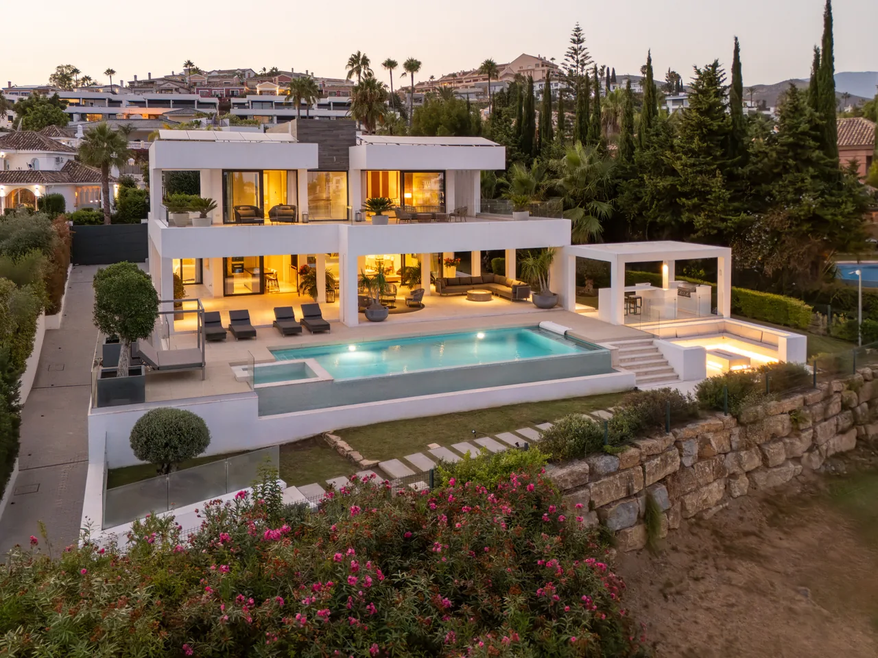 5-bedroom villa in Nueva Andalucía with golf setting and private pool — image 51