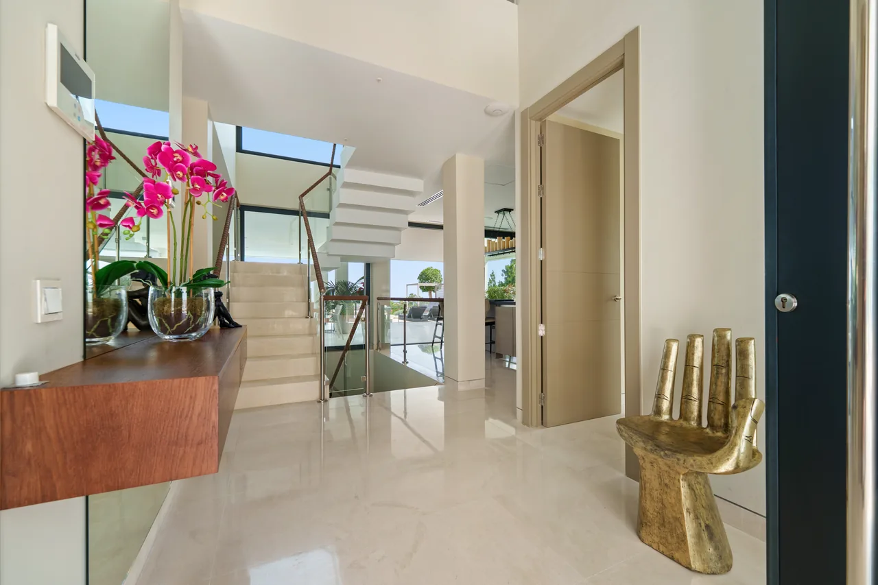 5-bedroom villa in Nueva Andalucía with golf setting and private pool — image 53