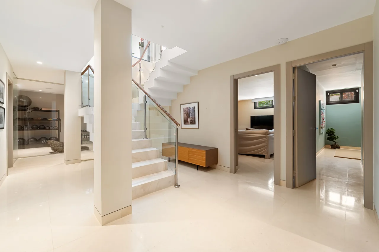 5-bedroom villa in Nueva Andalucía with golf setting and private pool — image 56