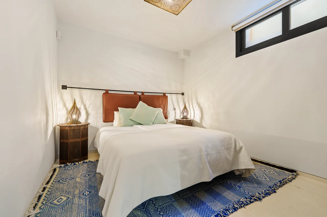 6-bedroom villa in Nueva Andalucia with private pool and private garden — image 2