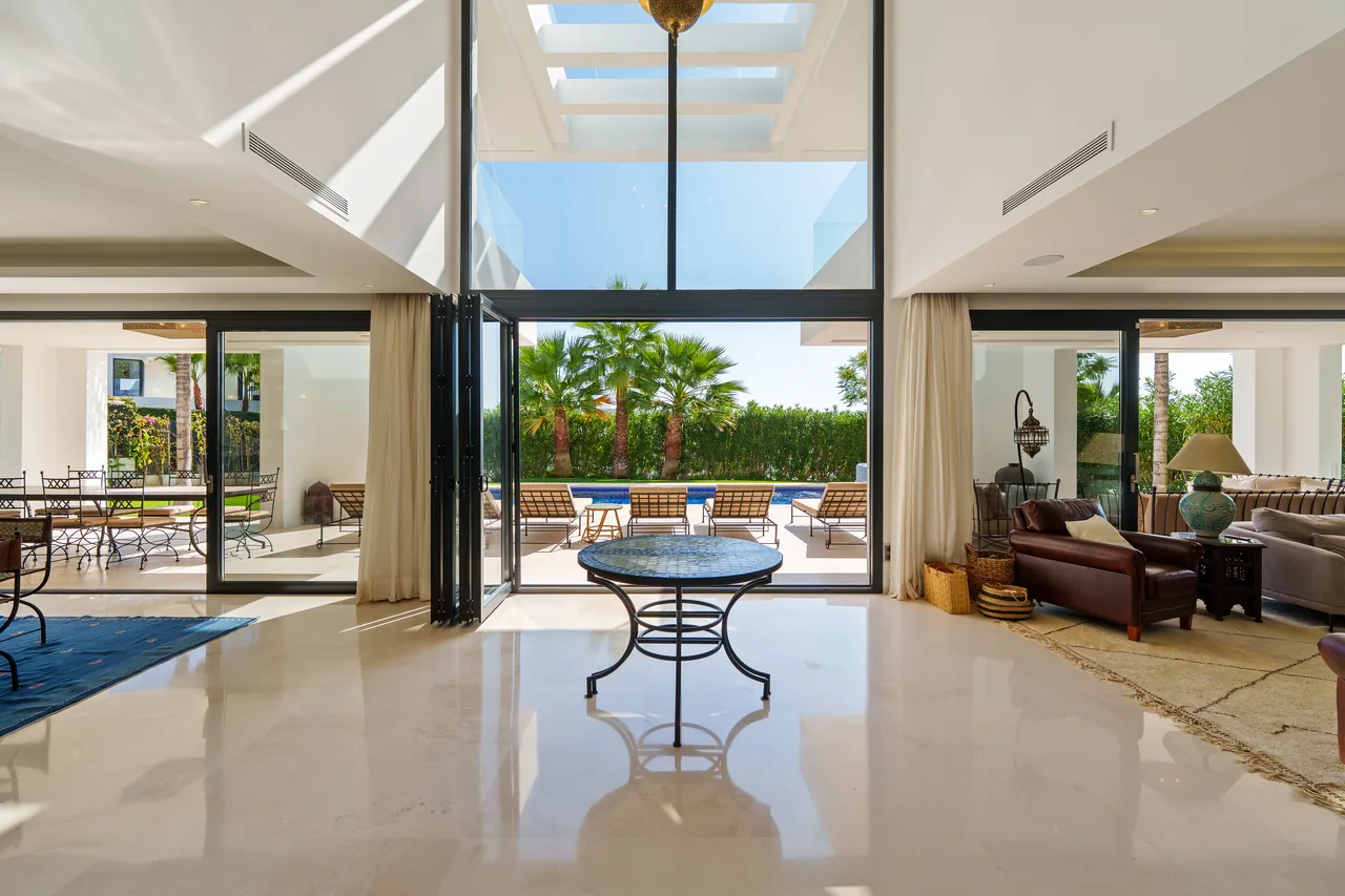 6-bedroom villa in Nueva Andalucia with private pool and private garden — image 14