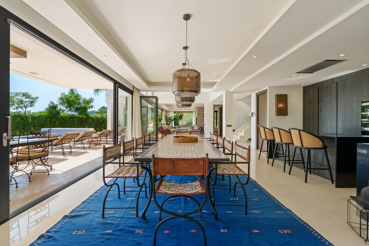 6-bedroom villa in Nueva Andalucia with private pool and private garden — image 18
