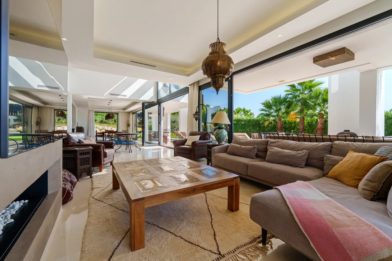 6-bedroom villa in Nueva Andalucia with private pool and private garden — image 20