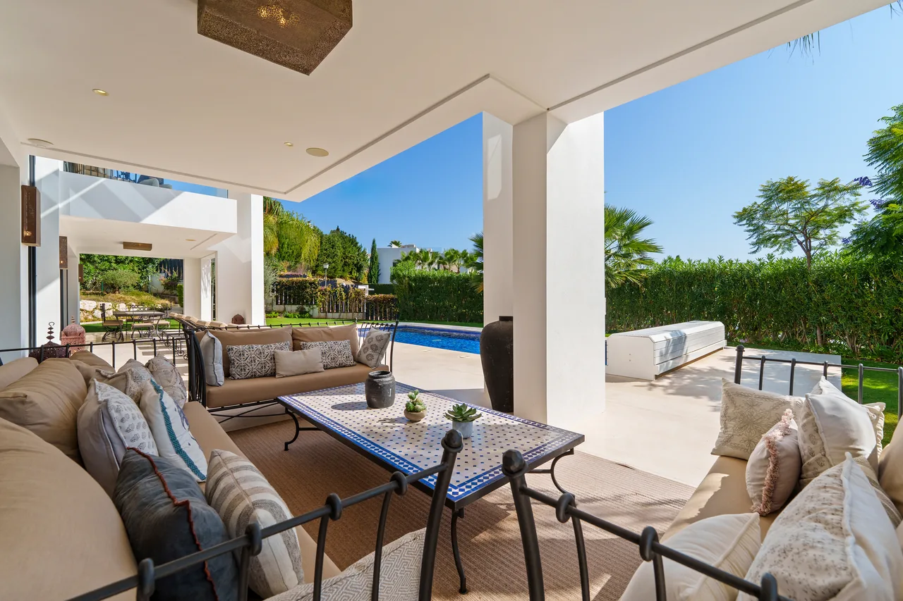 6-bedroom villa in Nueva Andalucia with private pool and private garden — image 21