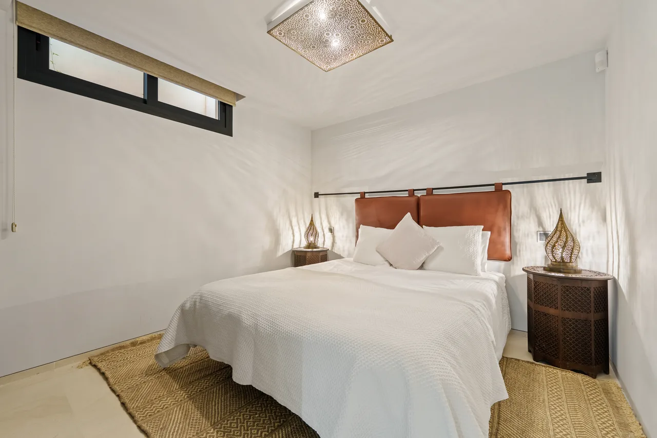 6-bedroom villa in Nueva Andalucia with private pool and private garden — image 22