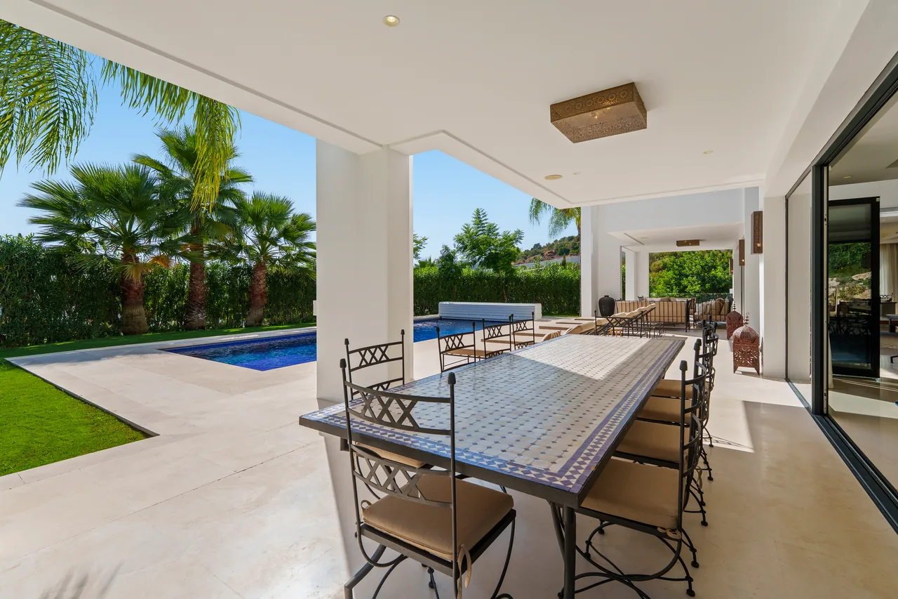 6-bedroom villa in Nueva Andalucia with private pool and private garden — image 24