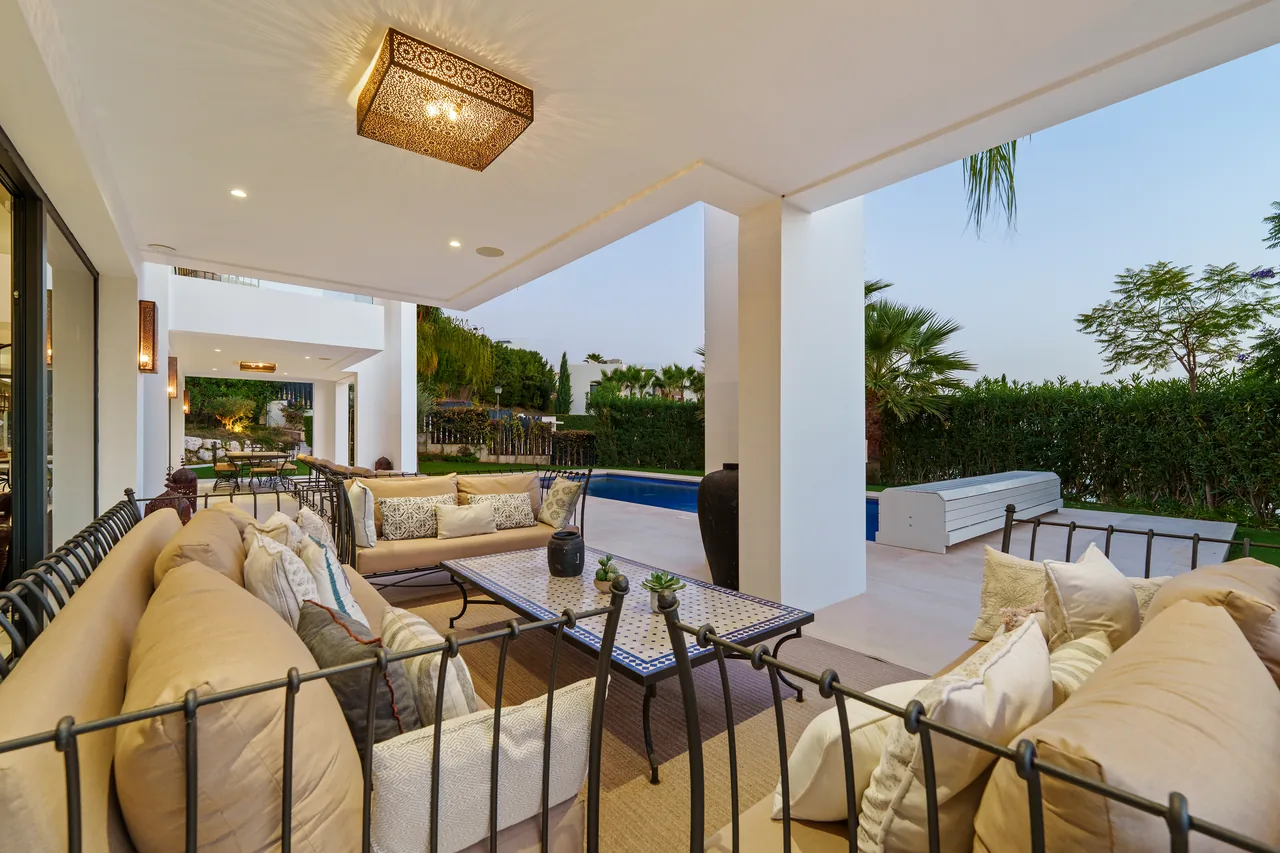 6-bedroom villa in Nueva Andalucia with private pool and private garden — image 30