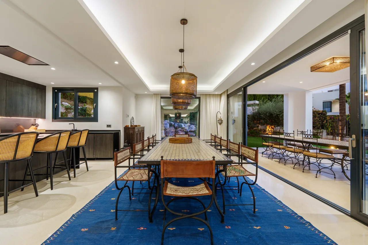 6-bedroom villa in Nueva Andalucia with private pool and private garden — image 31
