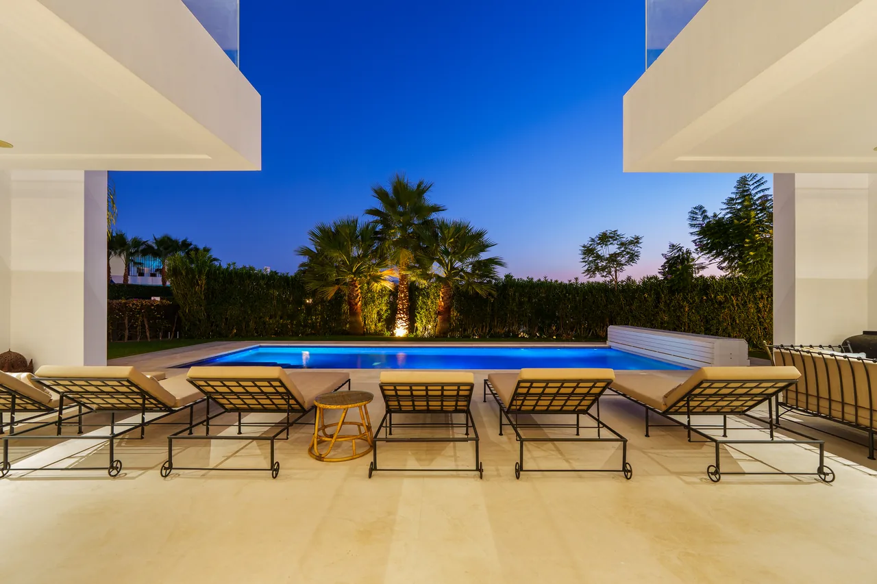 6-bedroom villa in Nueva Andalucia with private pool and private garden — image 33