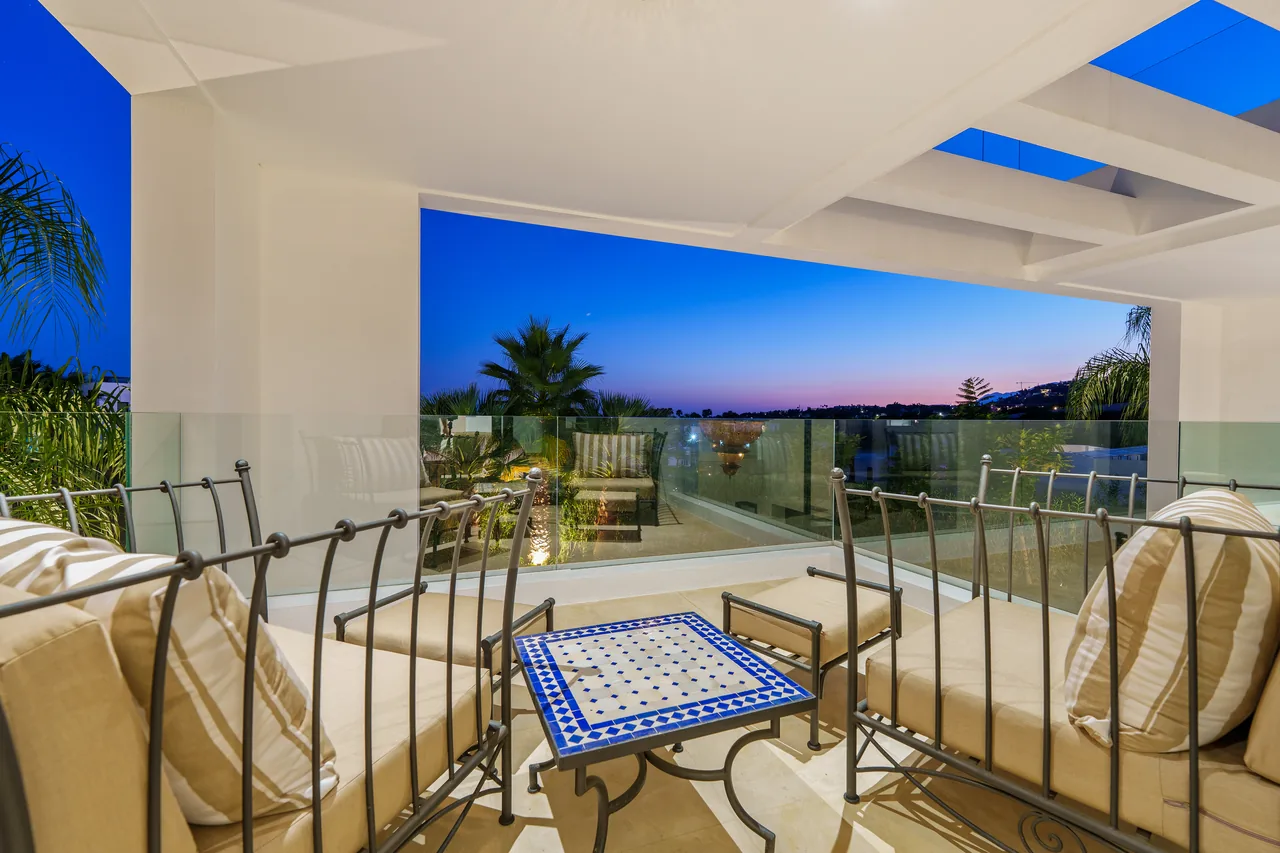 6-bedroom villa in Nueva Andalucia with private pool and private garden — image 34