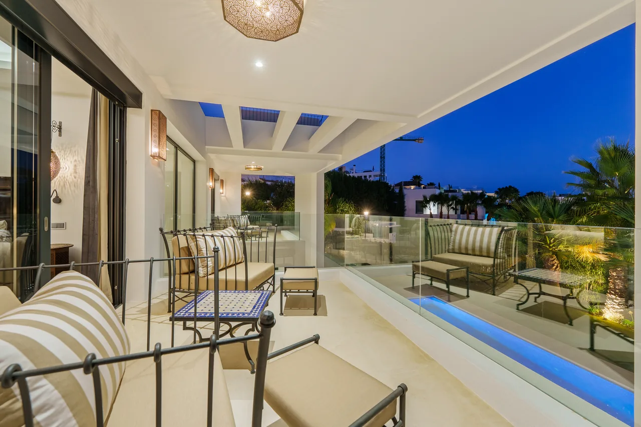 6-bedroom villa in Nueva Andalucia with private pool and private garden — image 35