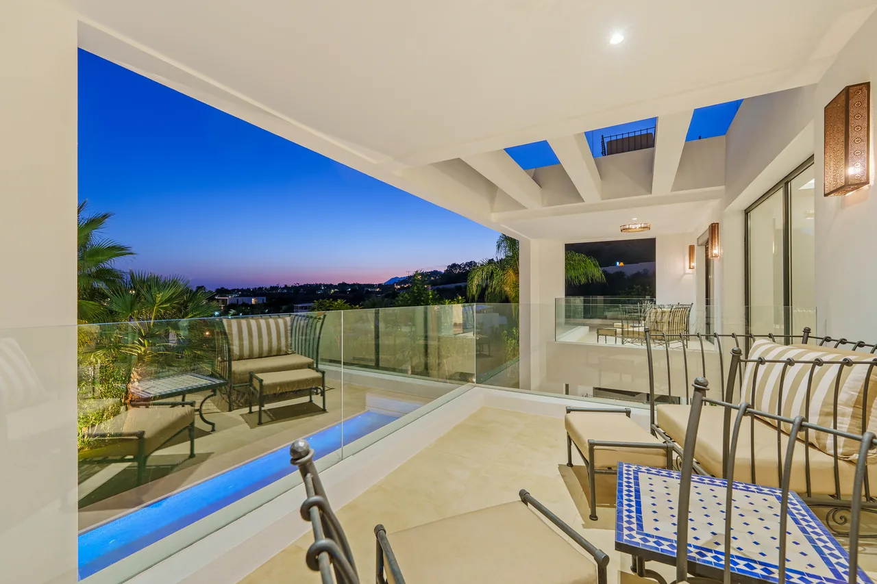 6-bedroom villa in Nueva Andalucia with private pool and private garden — image 36