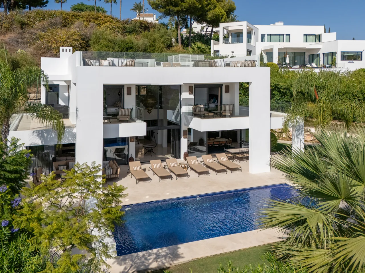 6-bedroom villa in Nueva Andalucia with private pool and private garden — image 41