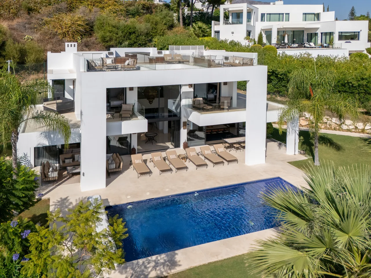 6-bedroom villa in Nueva Andalucia with private pool and private garden — image 42