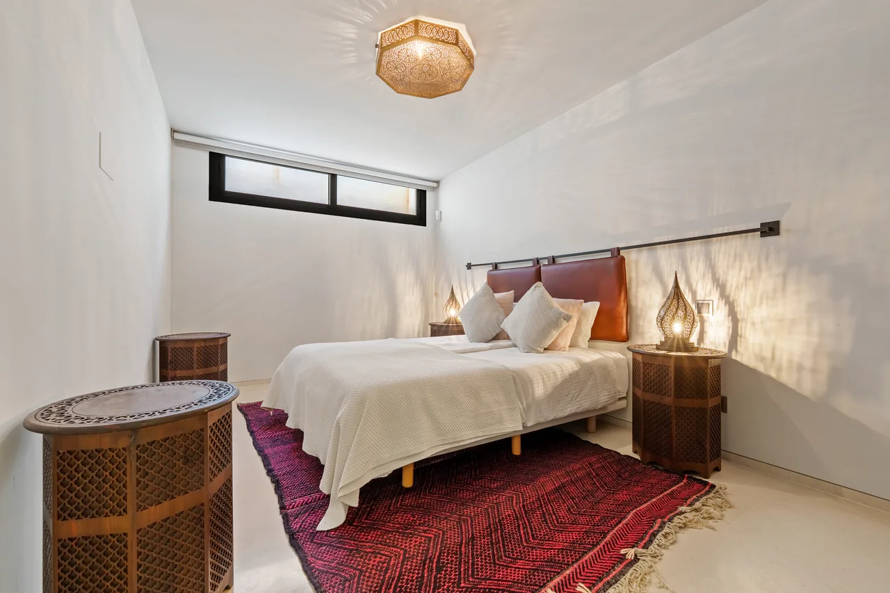 6-bedroom villa in Nueva Andalucia with private pool and private garden — image 43