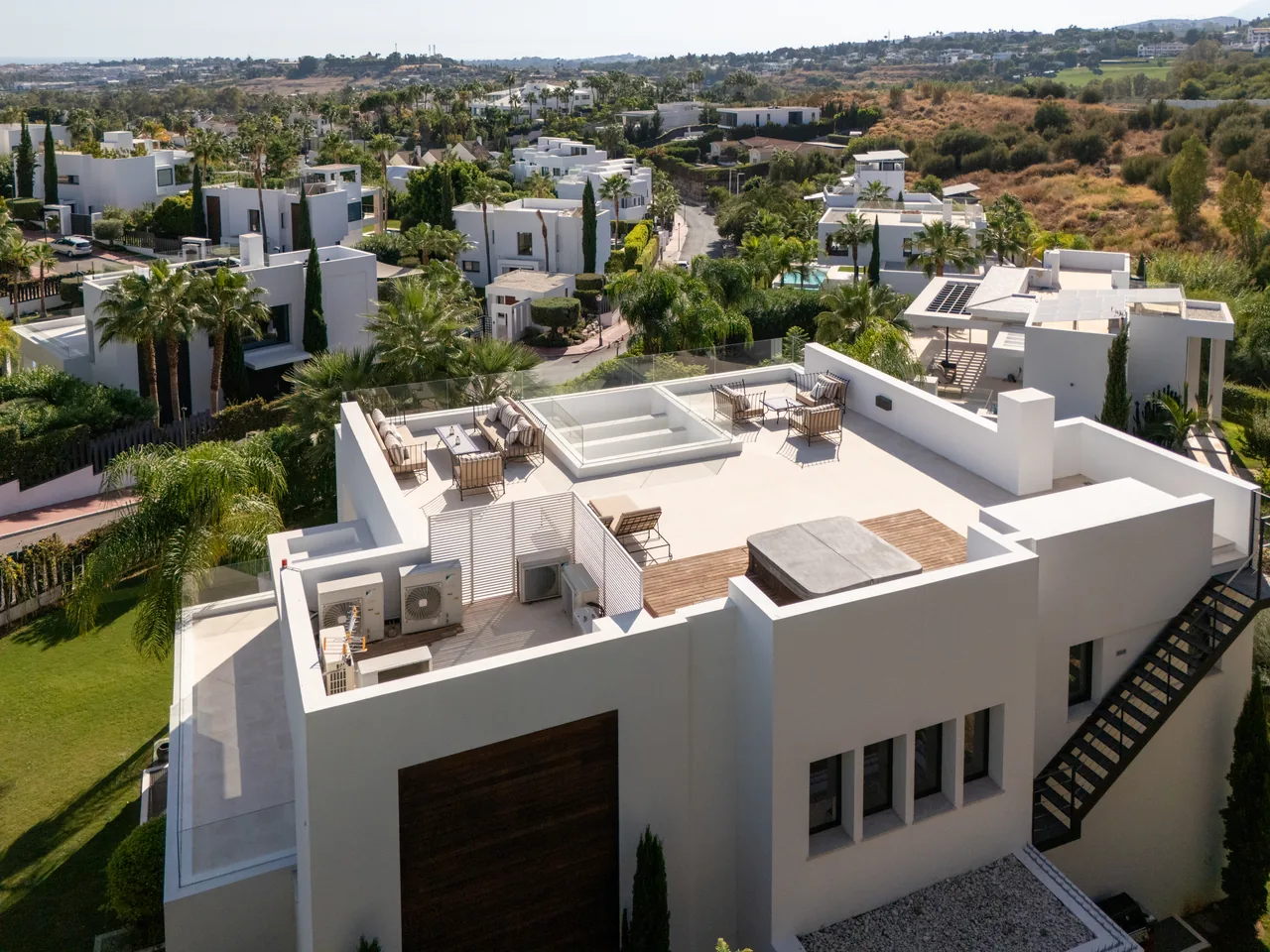 6-bedroom villa in Nueva Andalucia with private pool and private garden — image 46