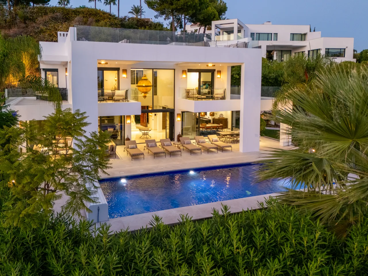 6-bedroom villa in Nueva Andalucia with private pool and private garden — image 50