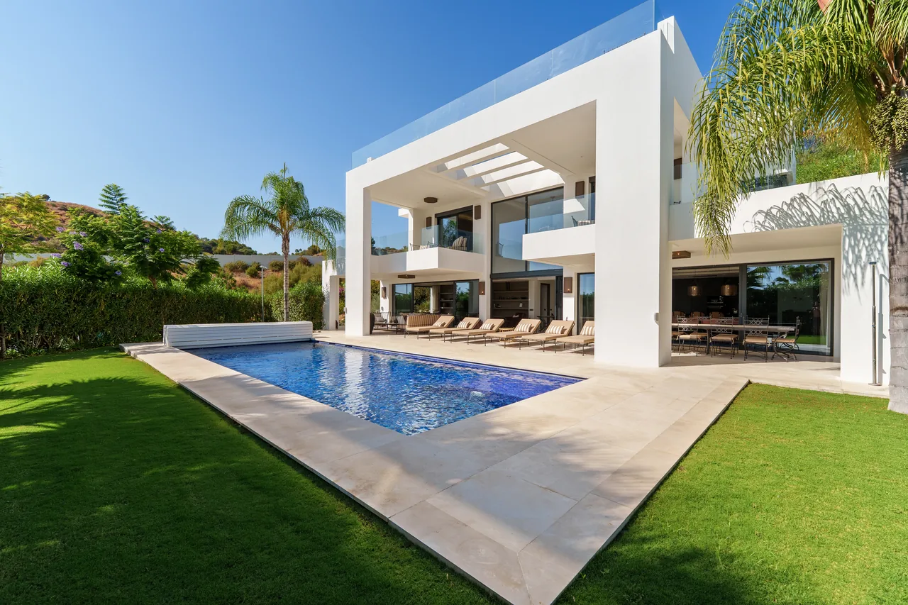 6-bedroom villa in Nueva Andalucia with private pool and private garden