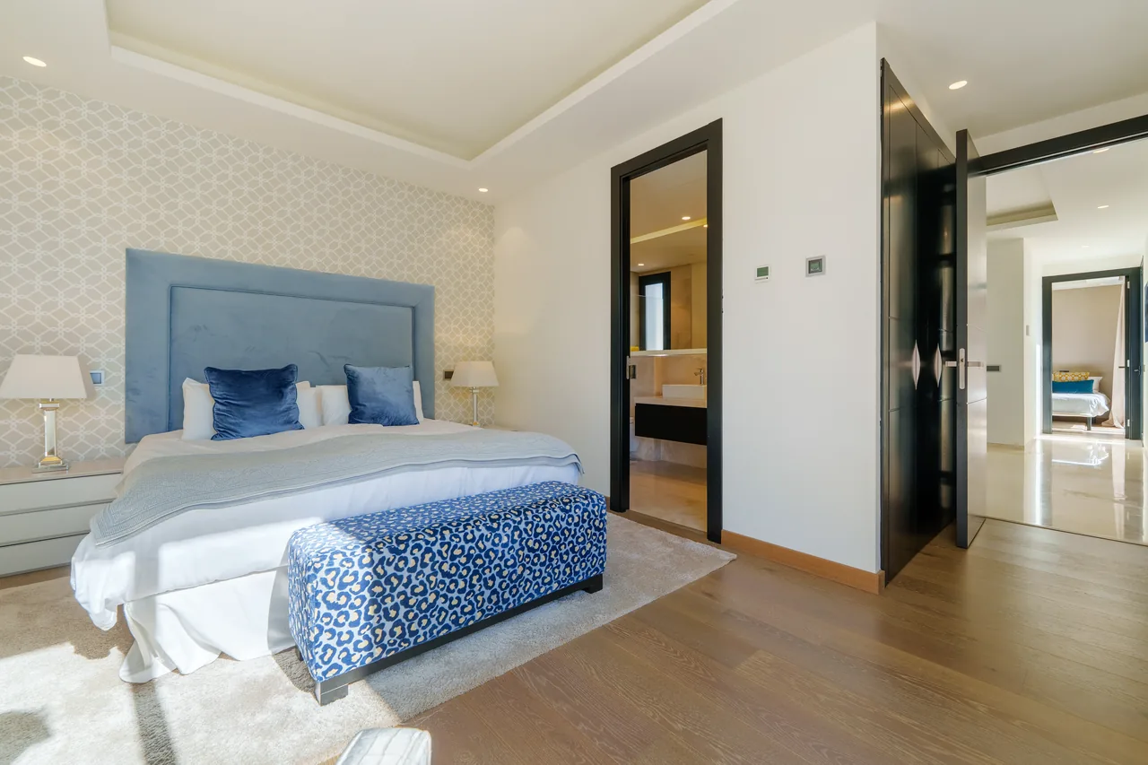 6-bedroom villa in Nueva Andalucia with private pool and private garden — image 6